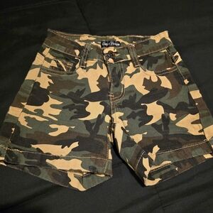 Cuties Fashion‎ Girls Camo Denim Jeans Shorts Size 6 Small